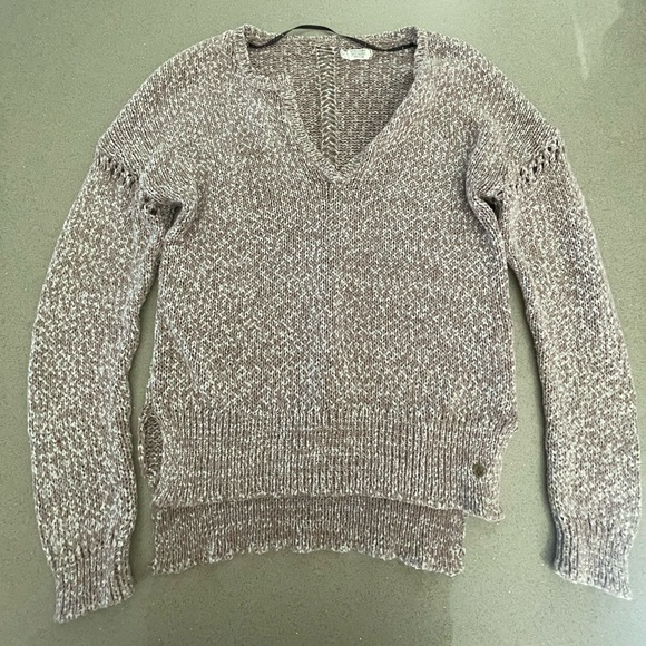 Volcom sweater. Its a little oversized size small - Picture 2 of 7
